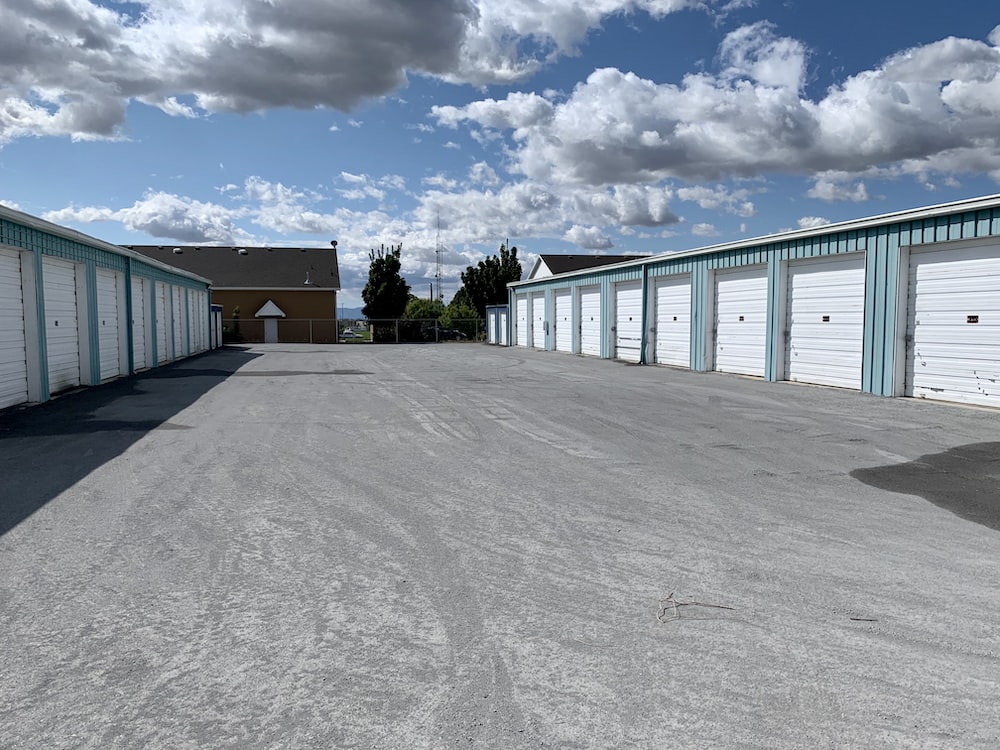 a storage unit facility to drive directly in